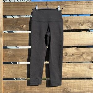 ALO Yoga High Waist Airbrush Capris in black